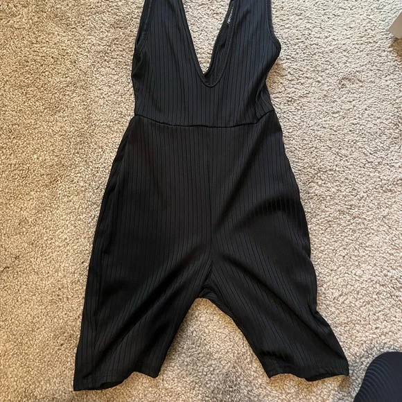 Pretty little thing shorts jumpsuit - Picture 1 of 3